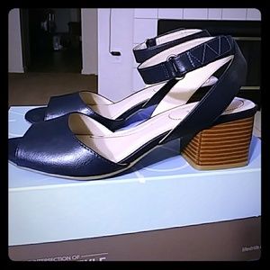 Life Stride Rosetta Navy Sandal